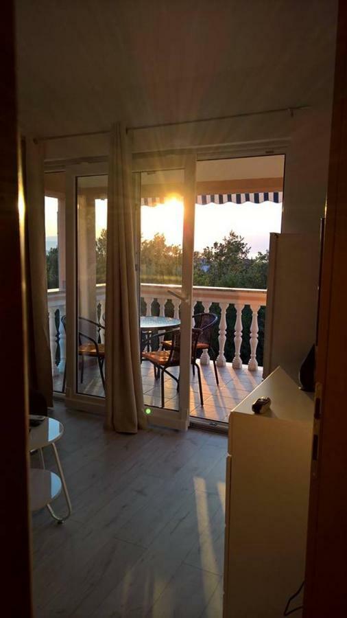 Apartment Poleti Malinska Esterno foto